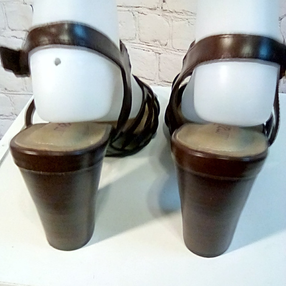 Me Too Dark Brown Strappy stacked heels size 9 - Picture 4 of 6